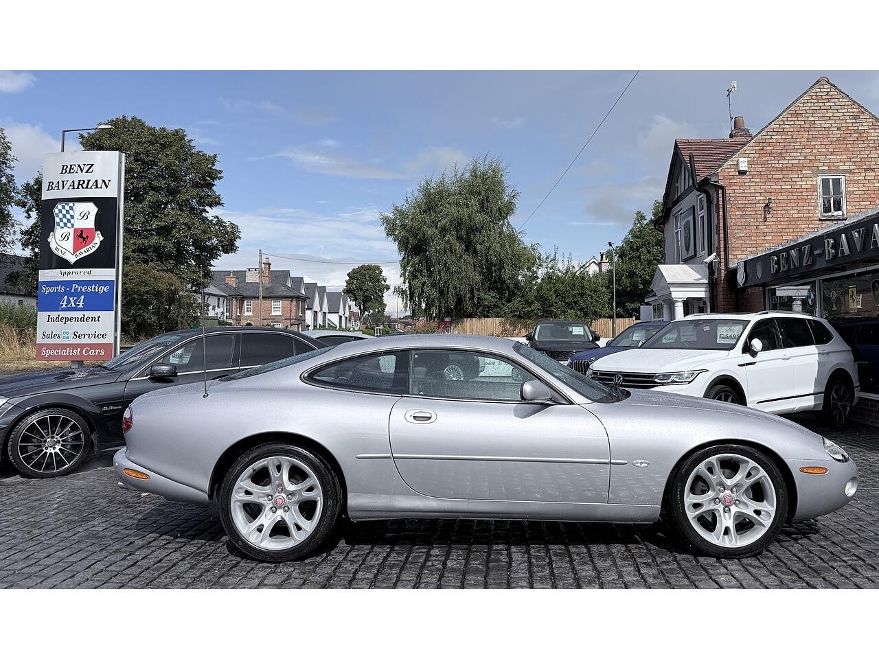 Jaguar XK8 view 4