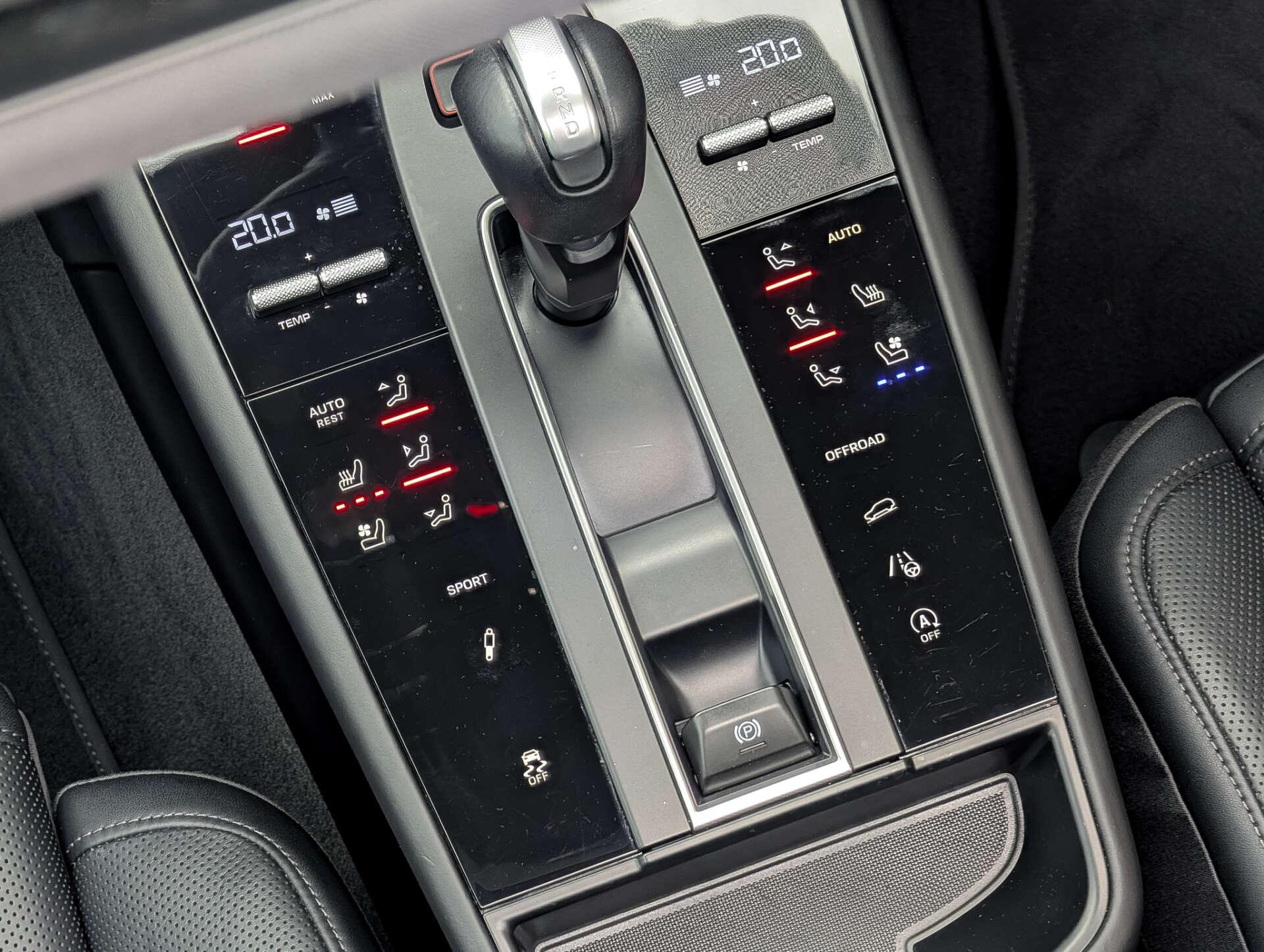 Porsche Macan view 40