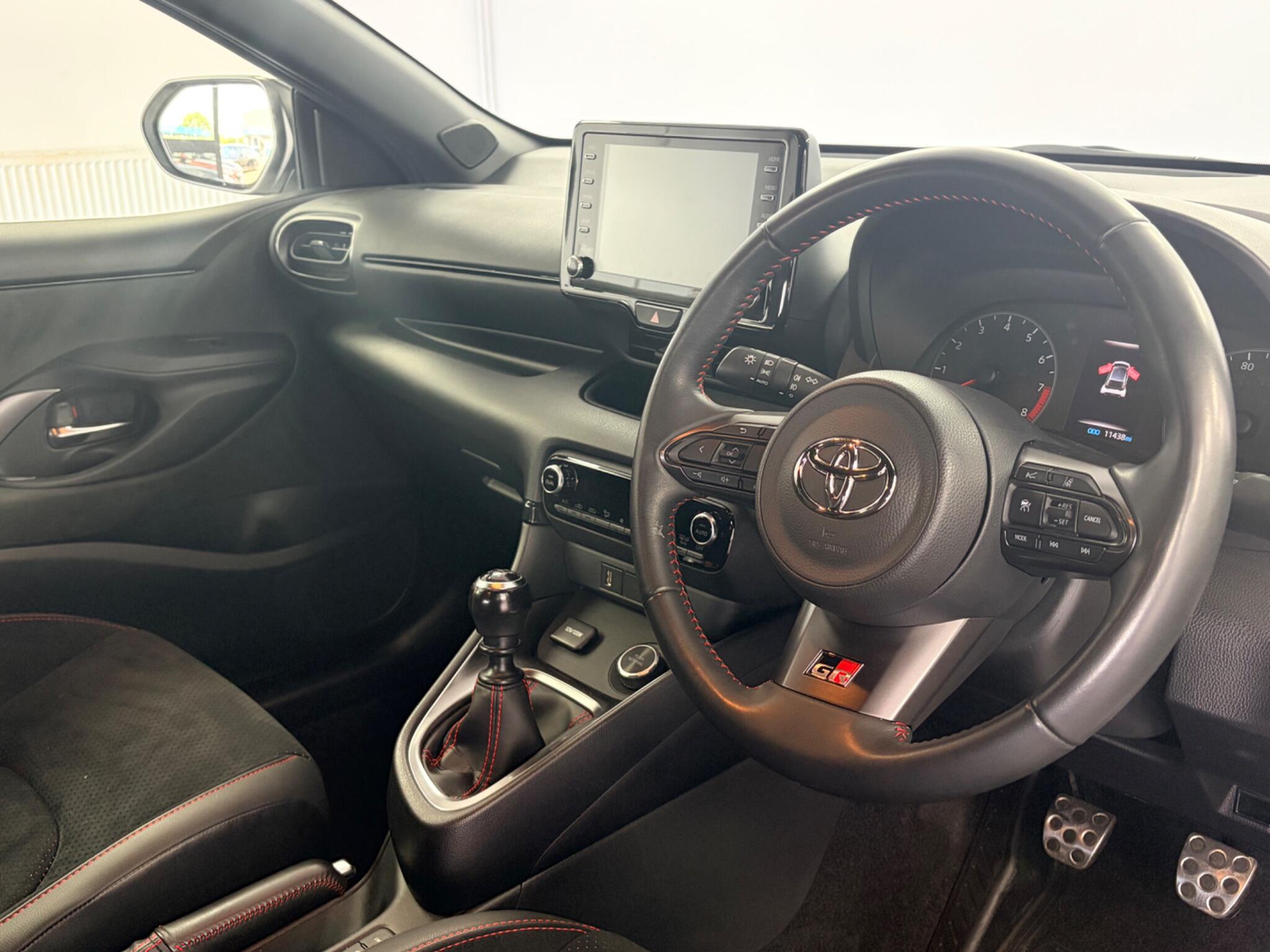 Toyota Yaris view 12