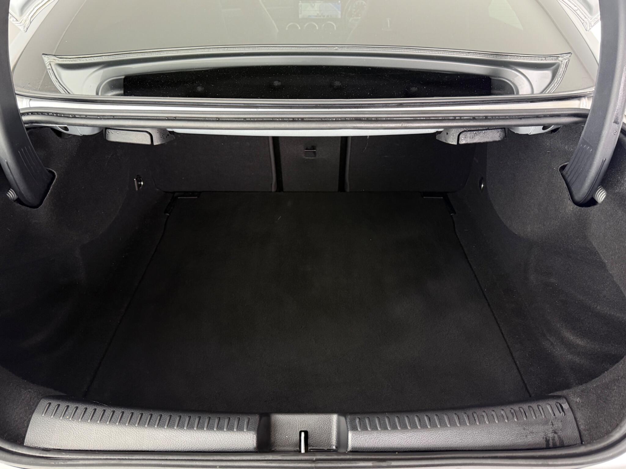 Mercedes-Benz Cla view 10