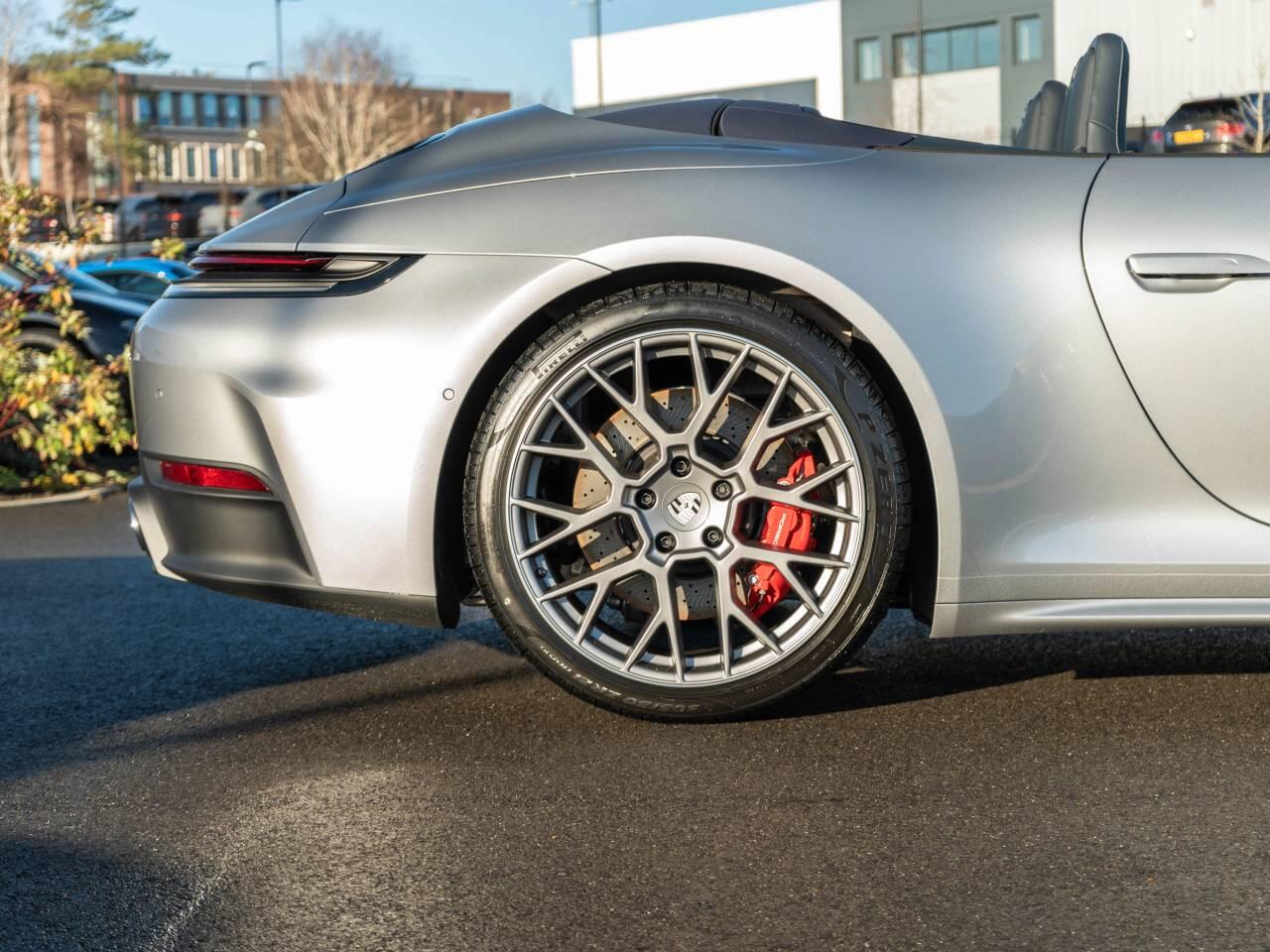 Porsche 911 view 11