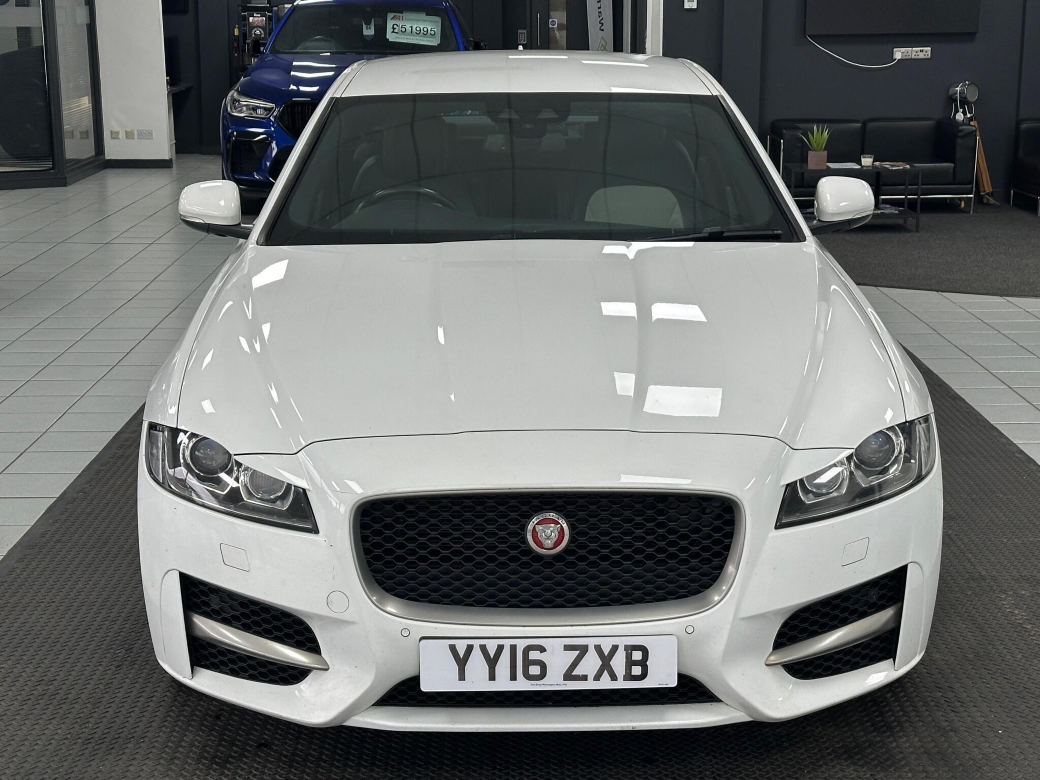 Jaguar XF view 4