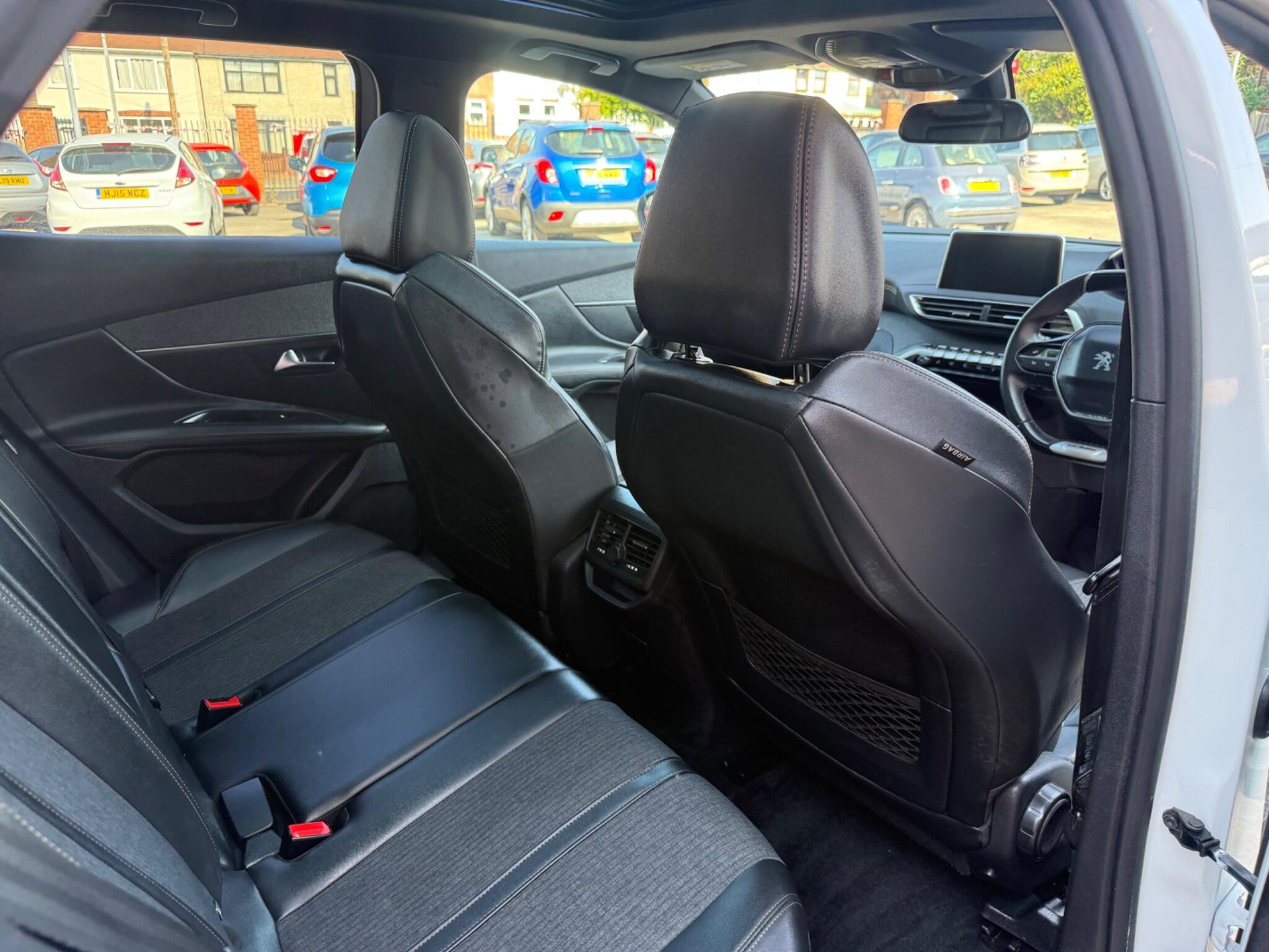 Peugeot 3008 view 17