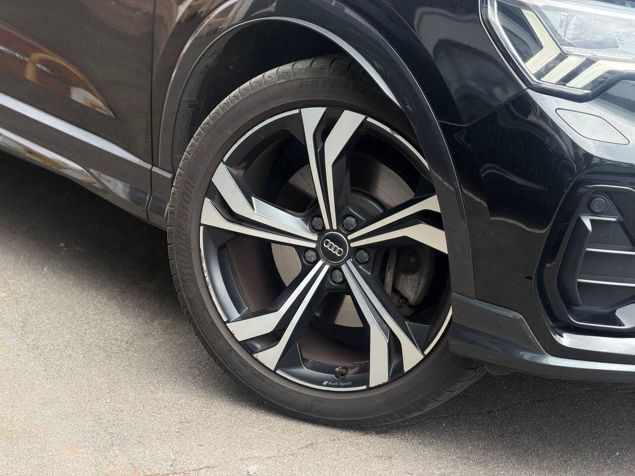 Audi Q3 view 55