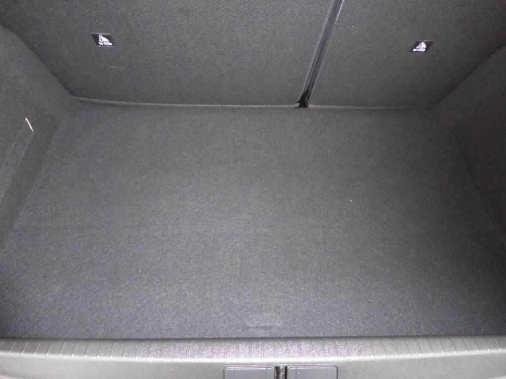 Peugeot 208 view 17