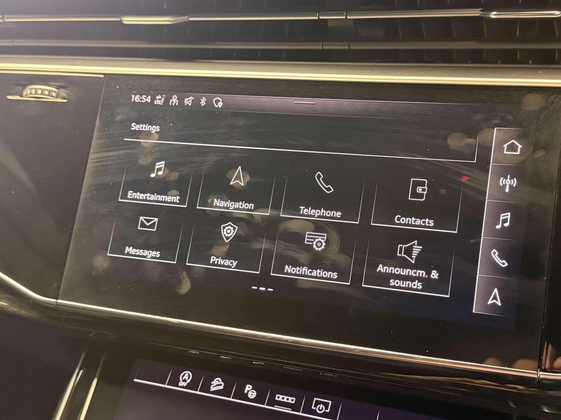 Audi Q8 view 54