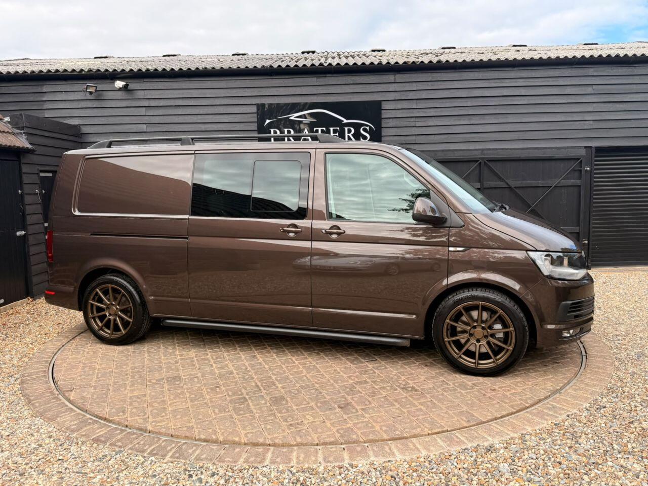 Volkswagen Transporter view 5
