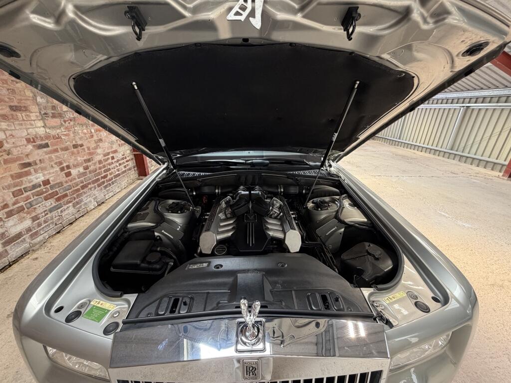 Rolls-Royce Phantom view 10