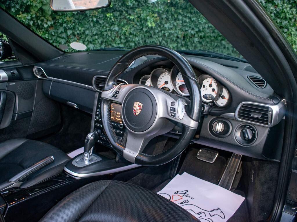 Porsche 911 view 7