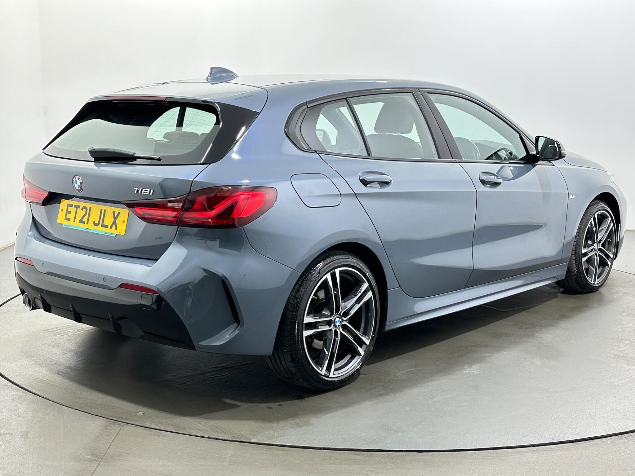 BMW 1 Series view 8