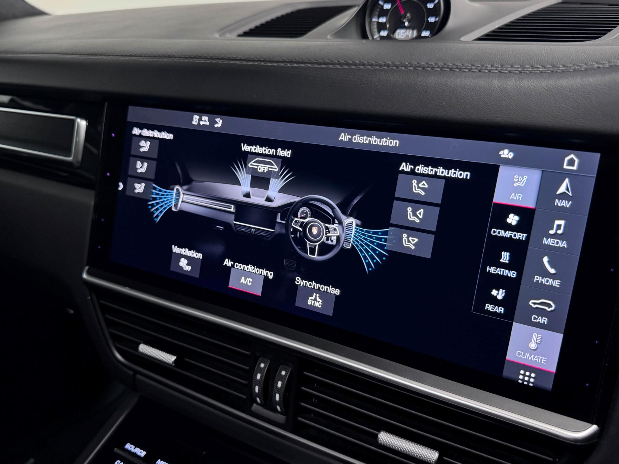 Porsche Cayenne view 70