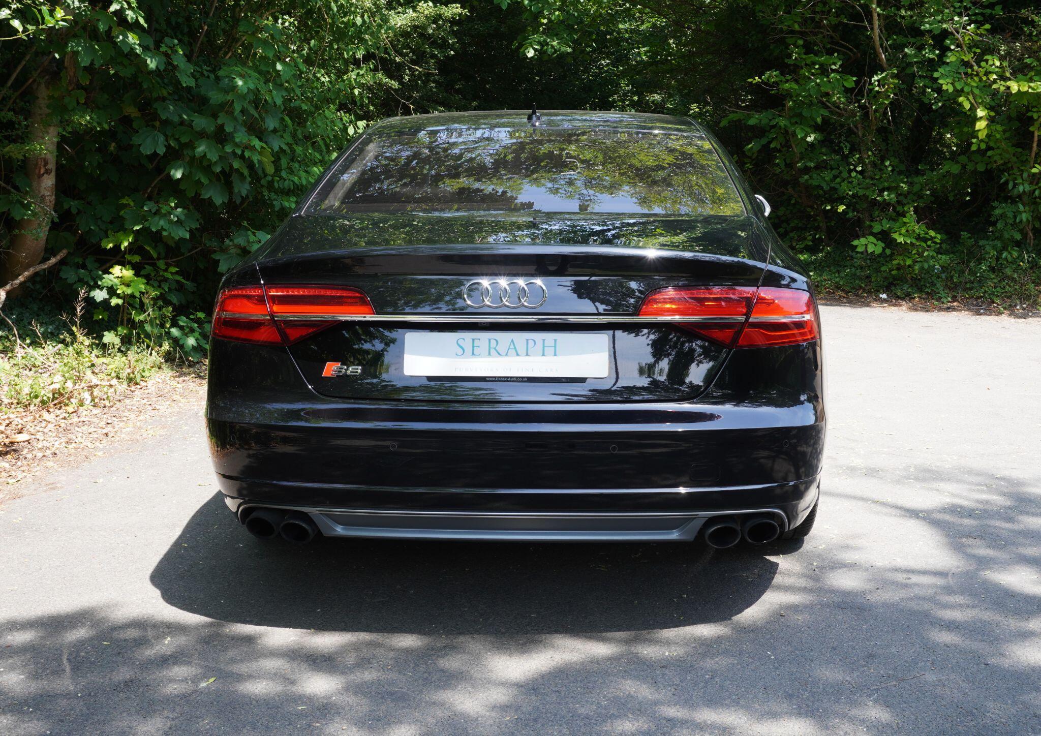 Audi S8 view 7