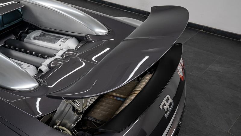 Bugatti Veyron view 25