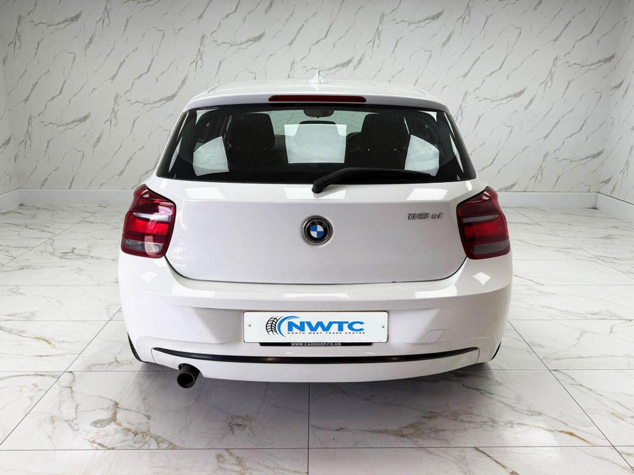 BMW 1 Series view 10