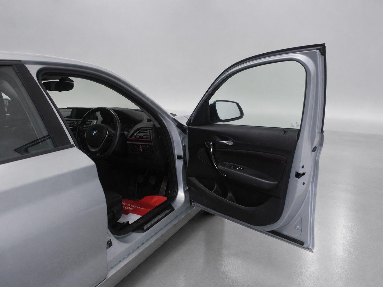 BMW 1 Series view 23