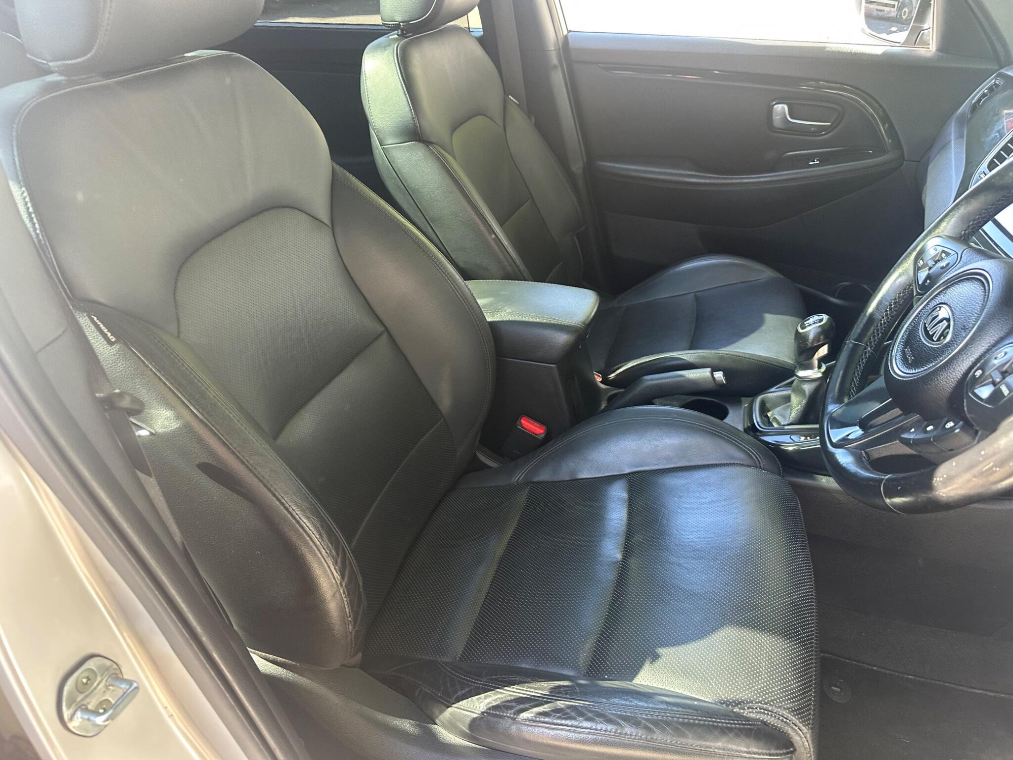 Kia Carens view 14