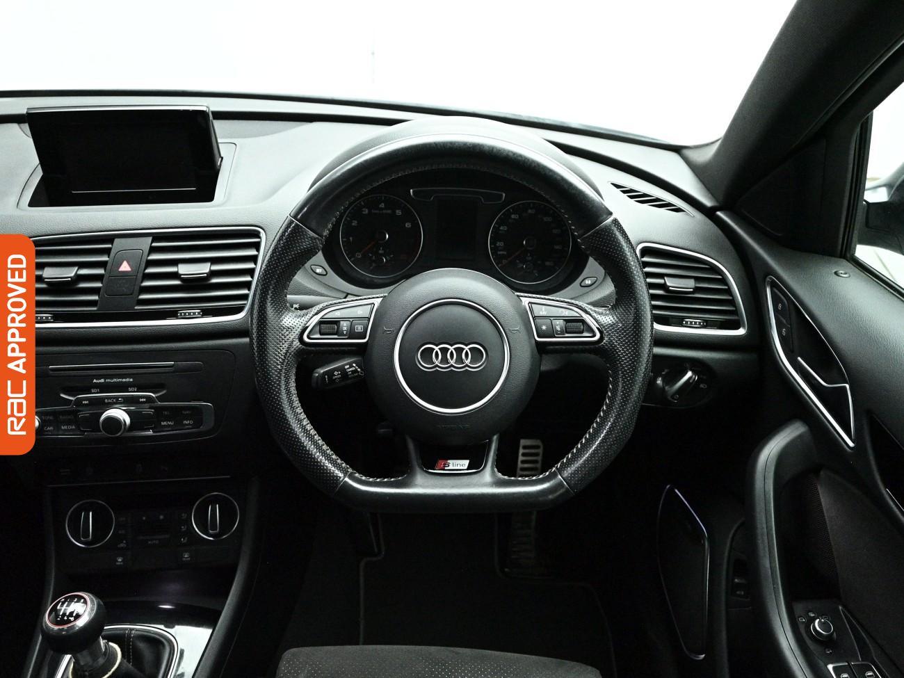 Audi Q3 view 9