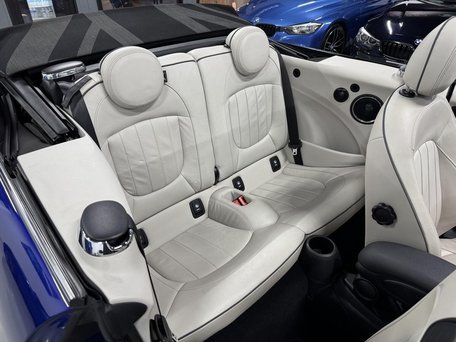 Mini Convertible view 22