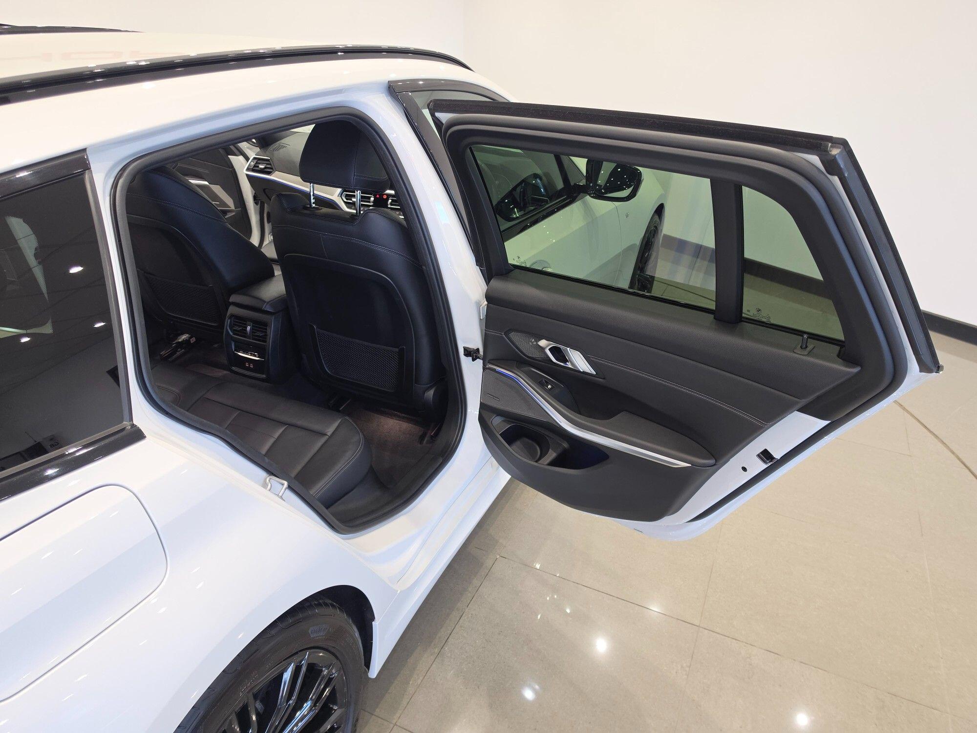 BMW 3 Series view 65