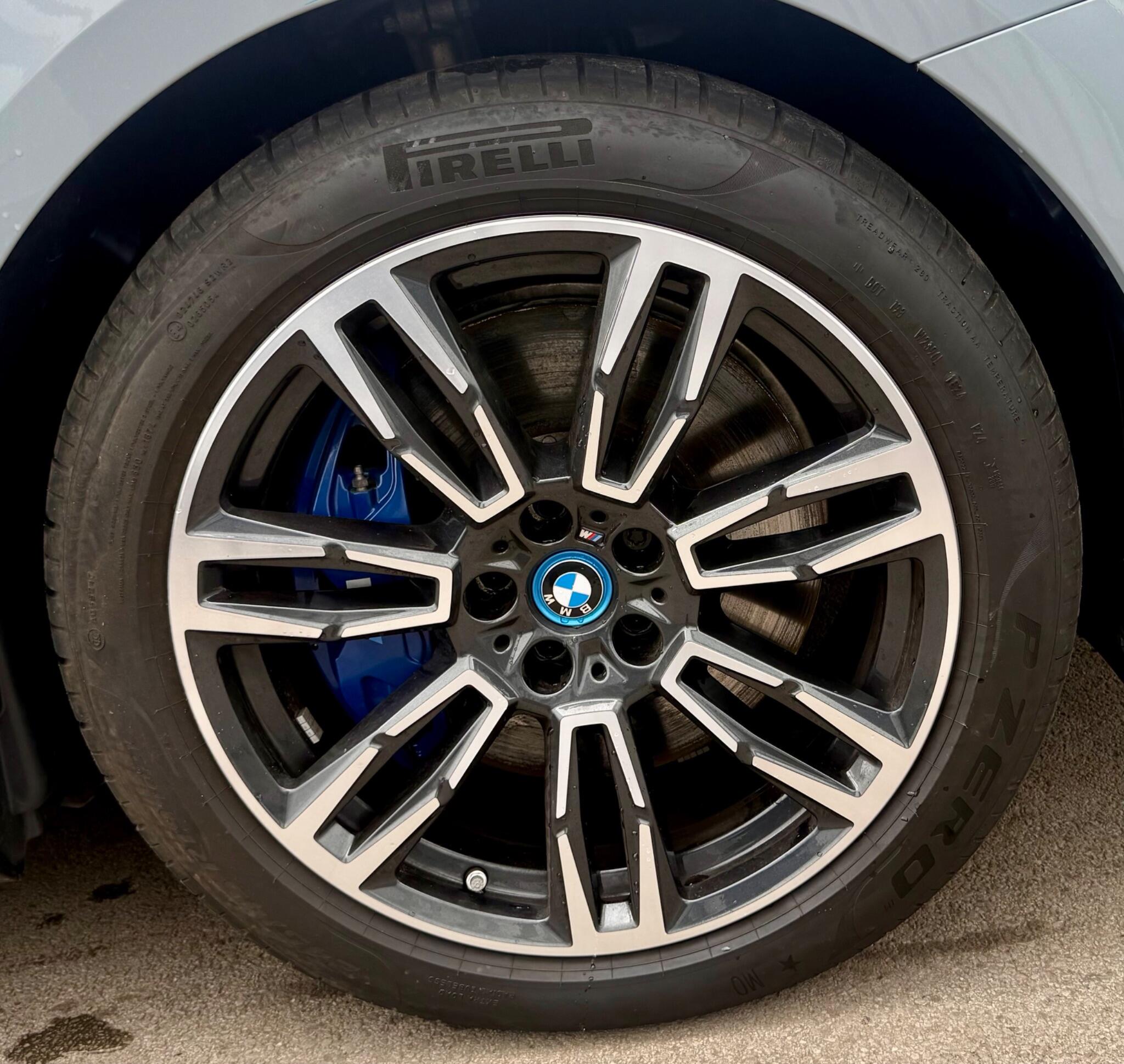 BMW I5 view 21