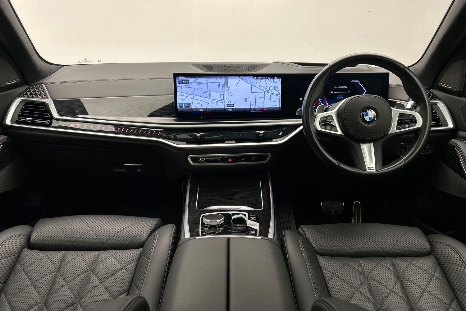 BMW X7 view 5