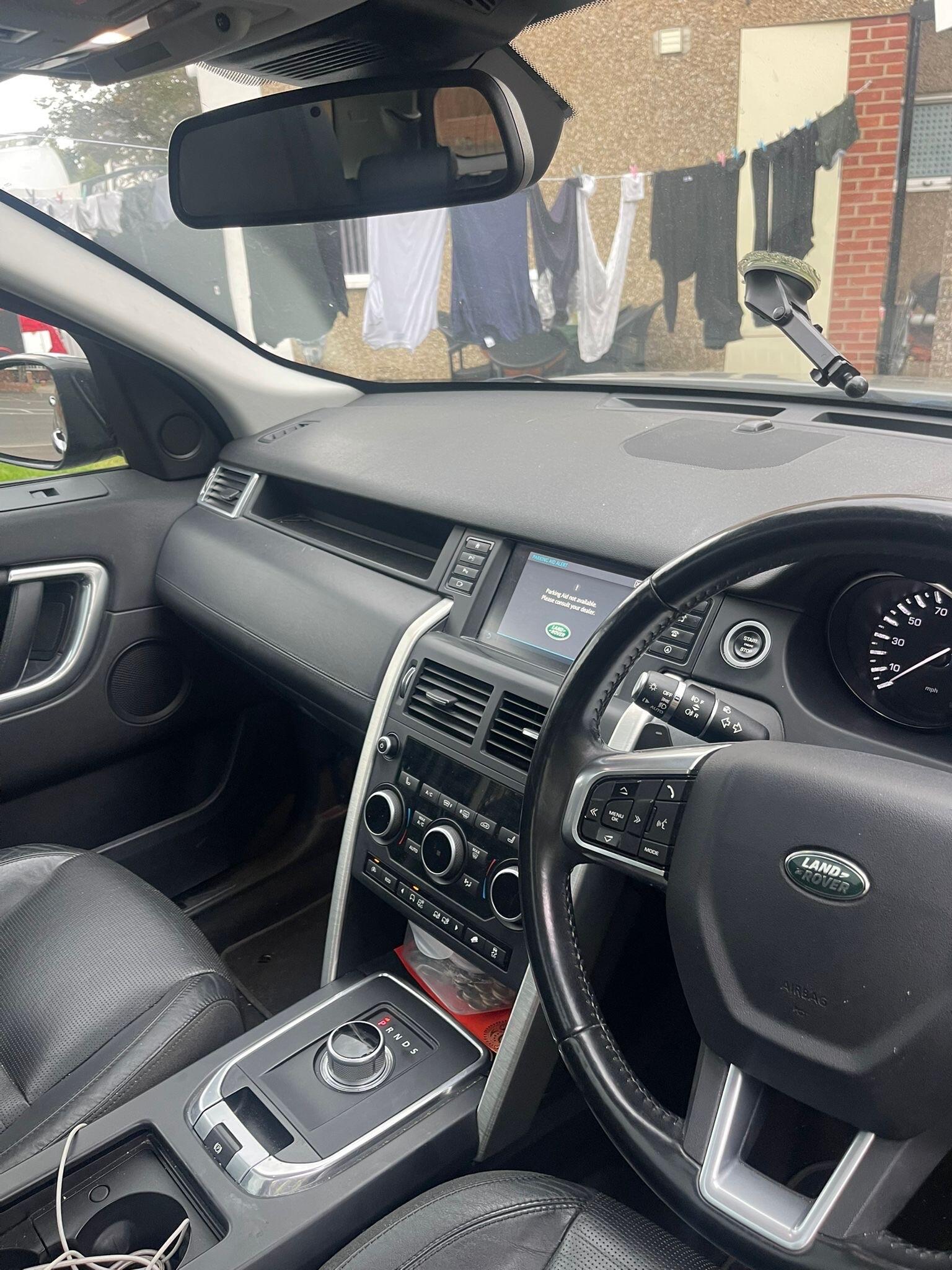 Land Rover Discovery Sport view 4