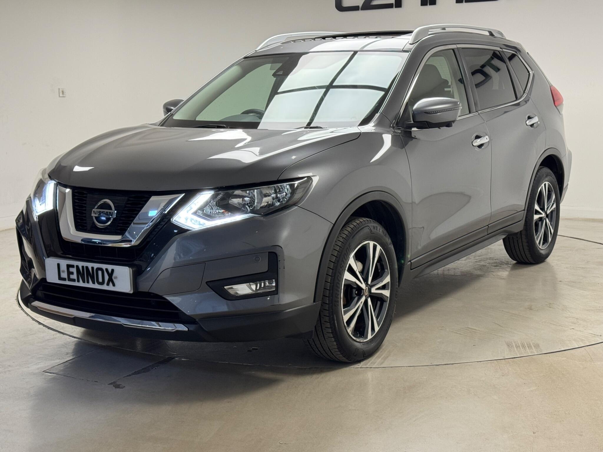Nissan X-Trail view 3