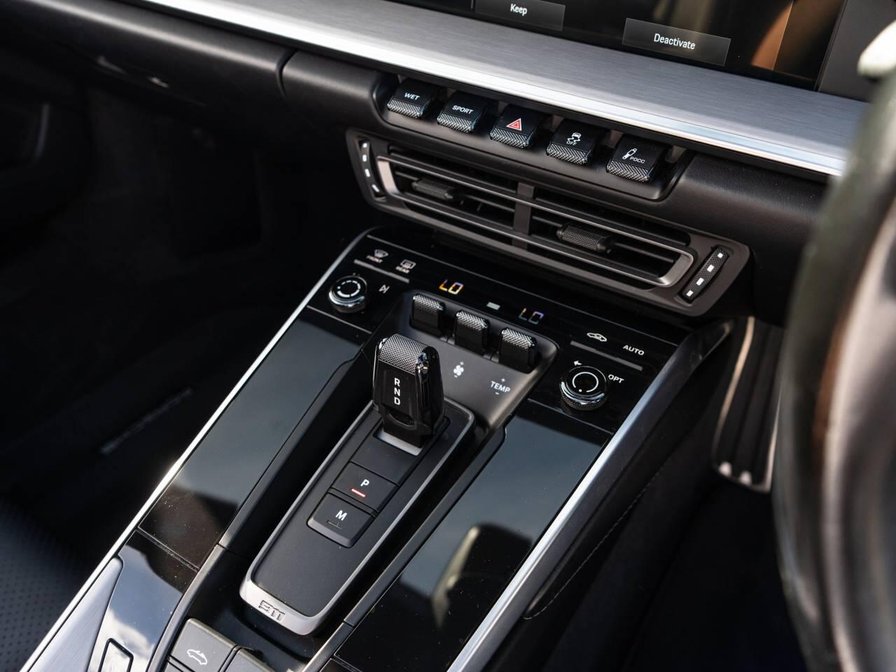 Porsche 911 view 40