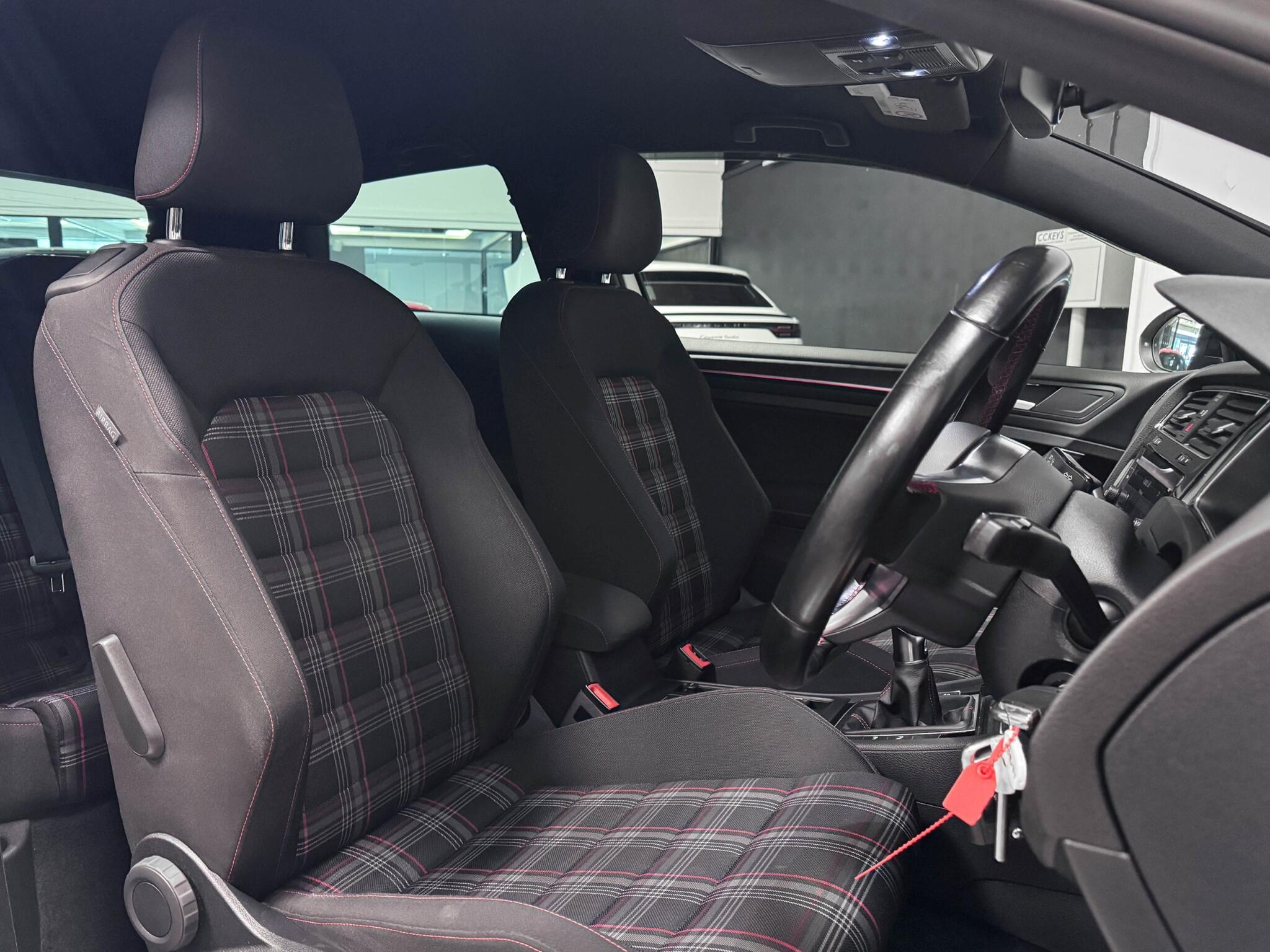 Volkswagen Golf view 11