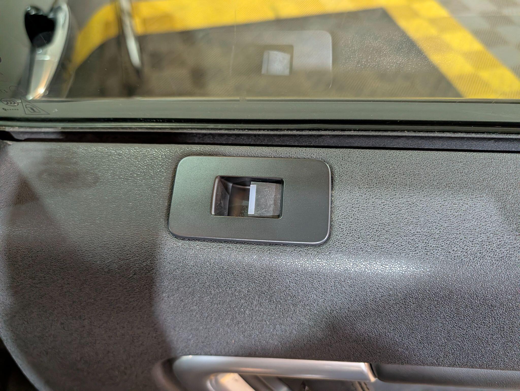 Land Rover Discovery Sport view 38