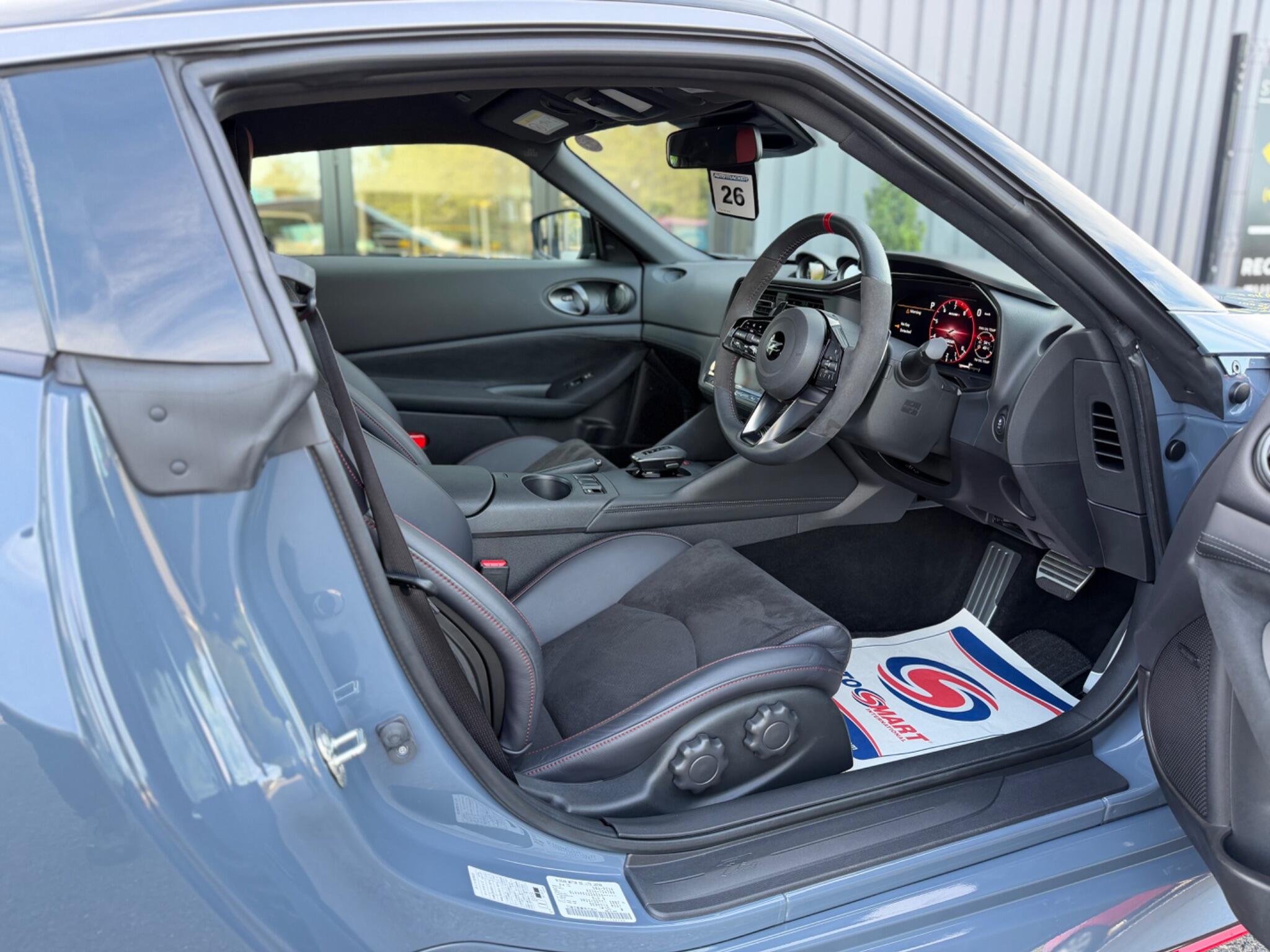 Nissan Fairlady view 25