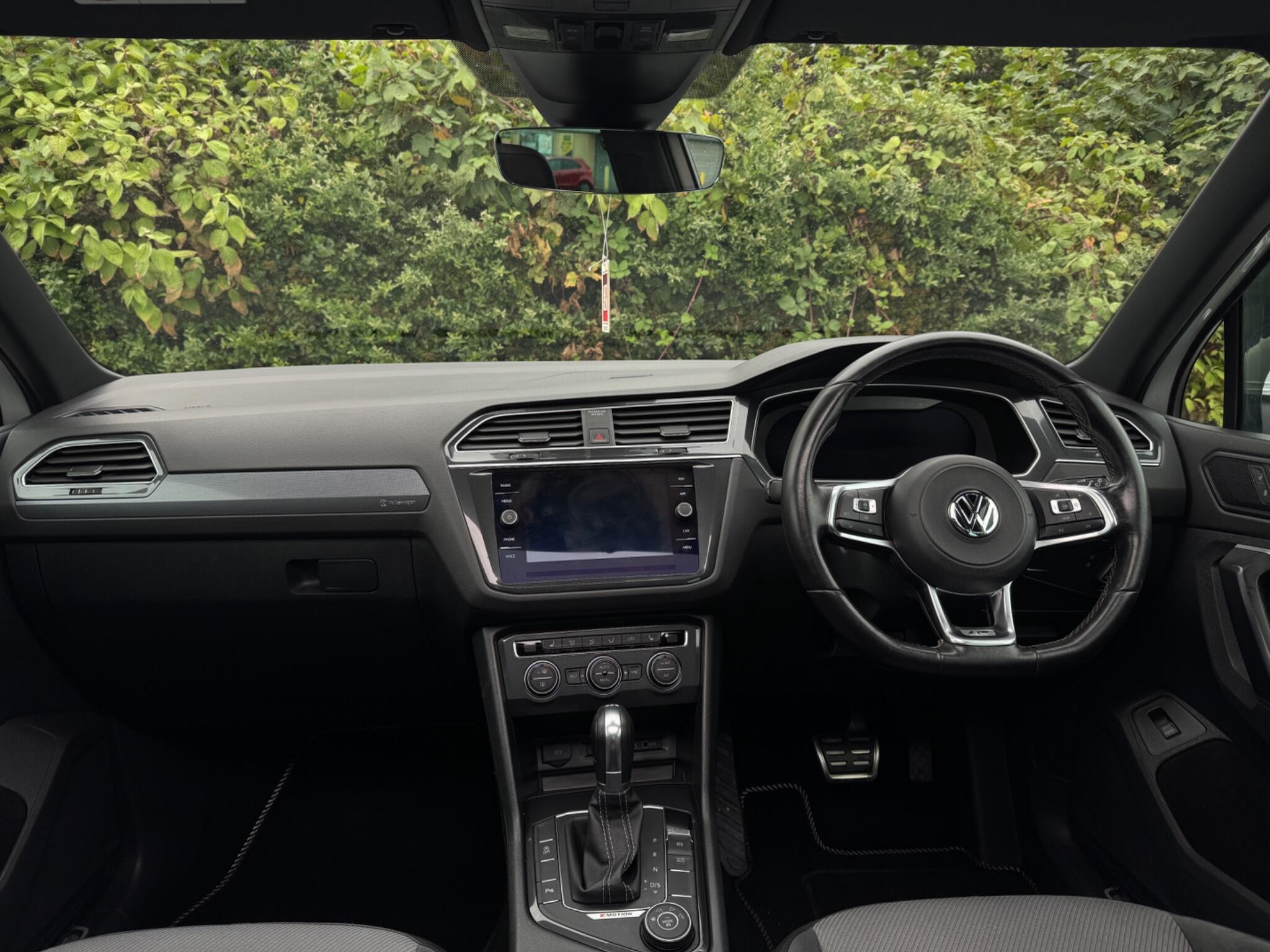 Volkswagen Tiguan view 13