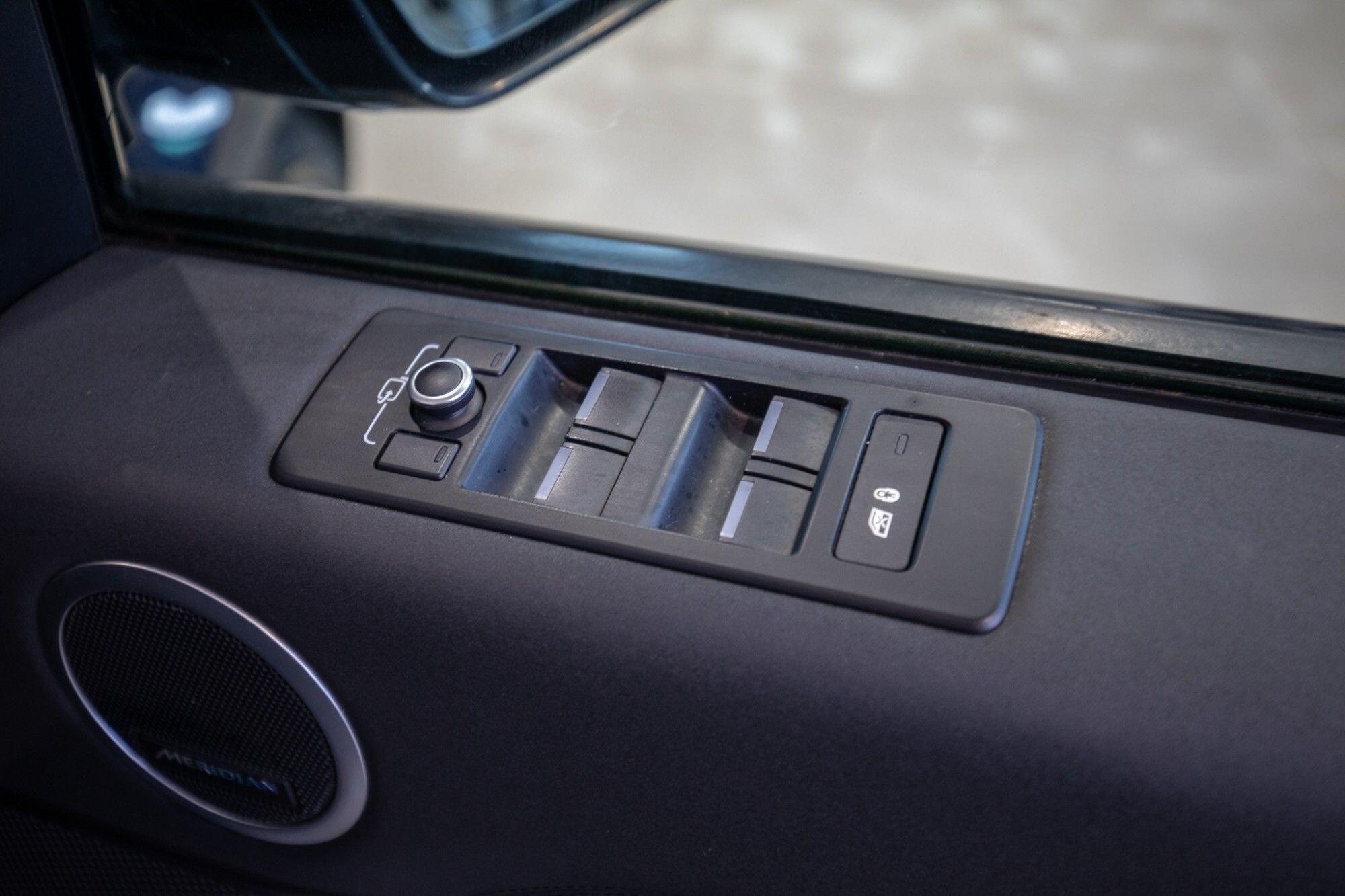 Land Rover Discovery view 16