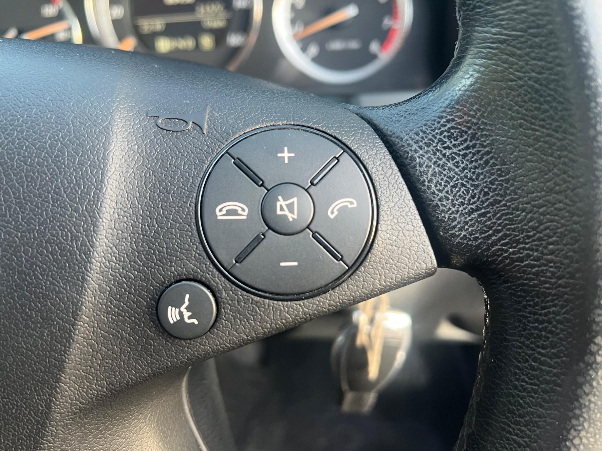 Mercedes-Benz C-Class view 32