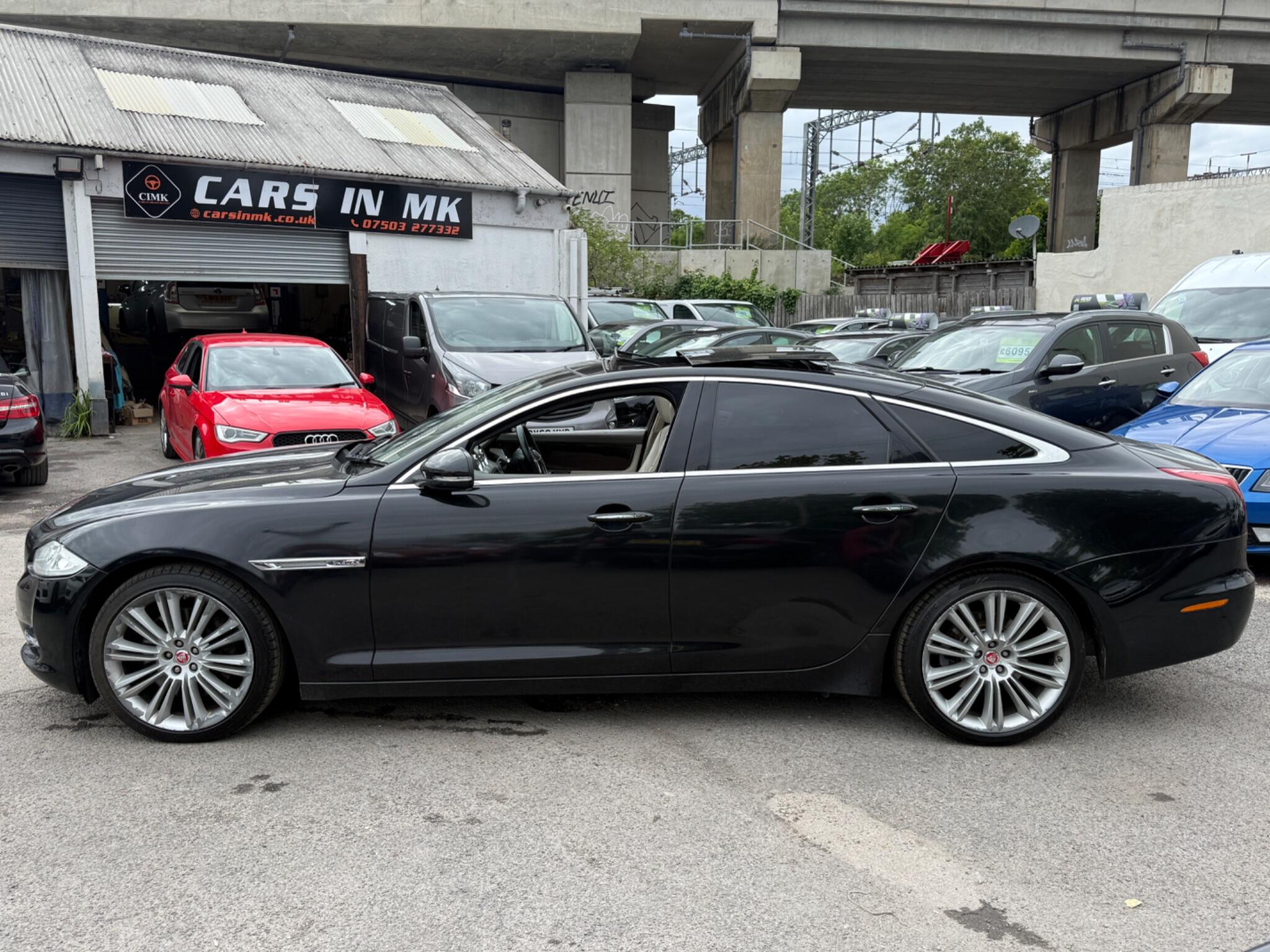 Jaguar XJ - Image 13