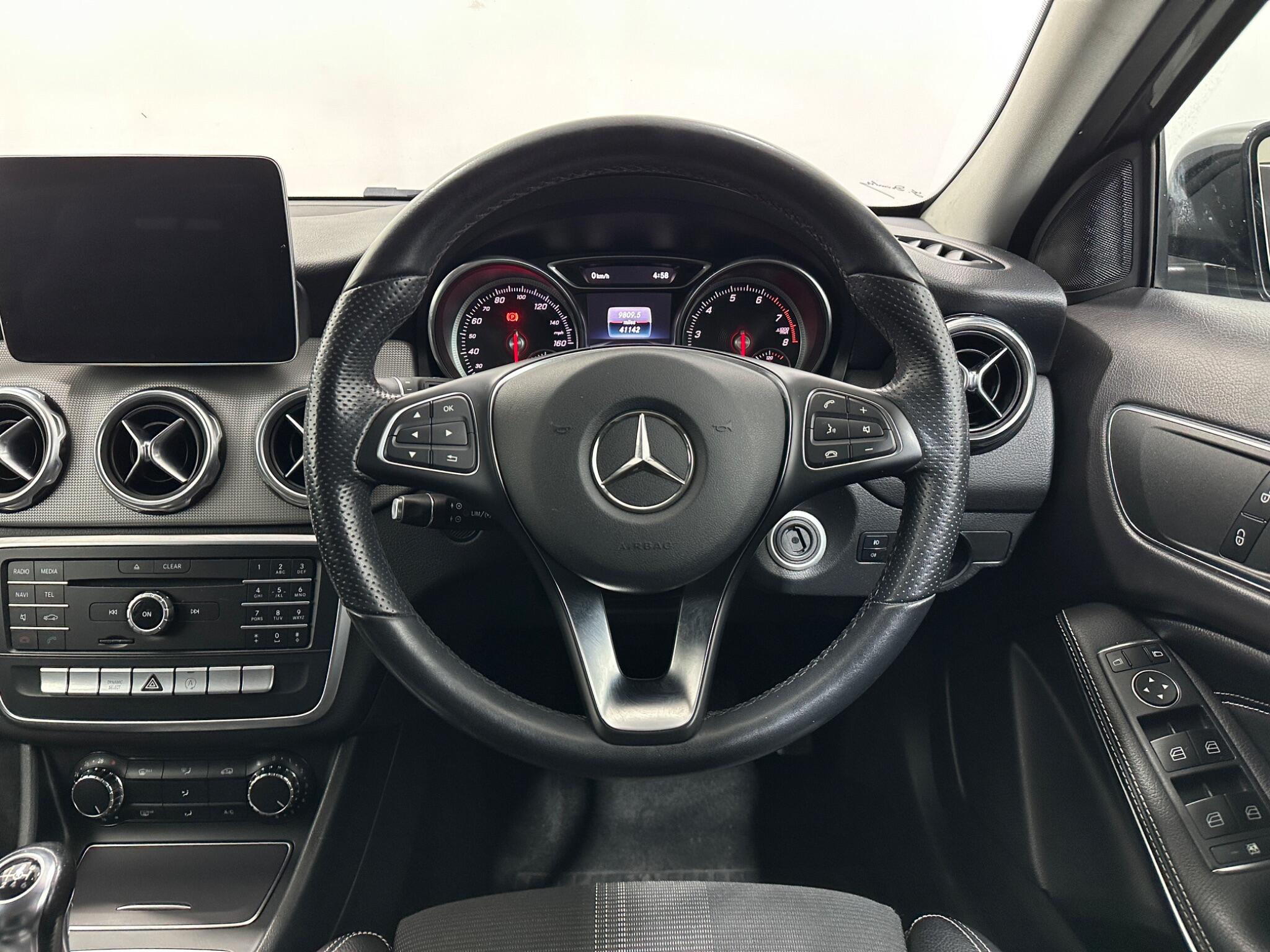 Mercedes-Benz Gla view 13