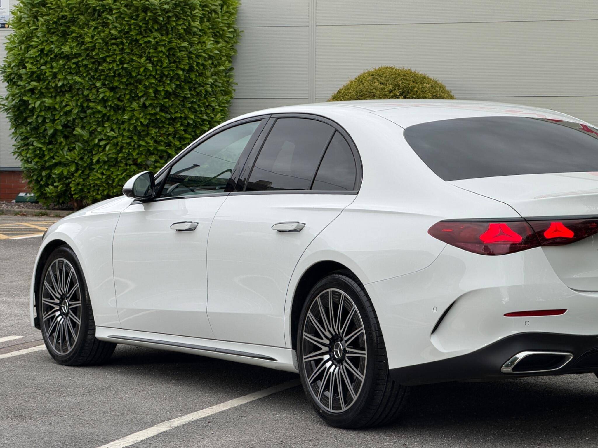 Mercedes-Benz E Class view 30