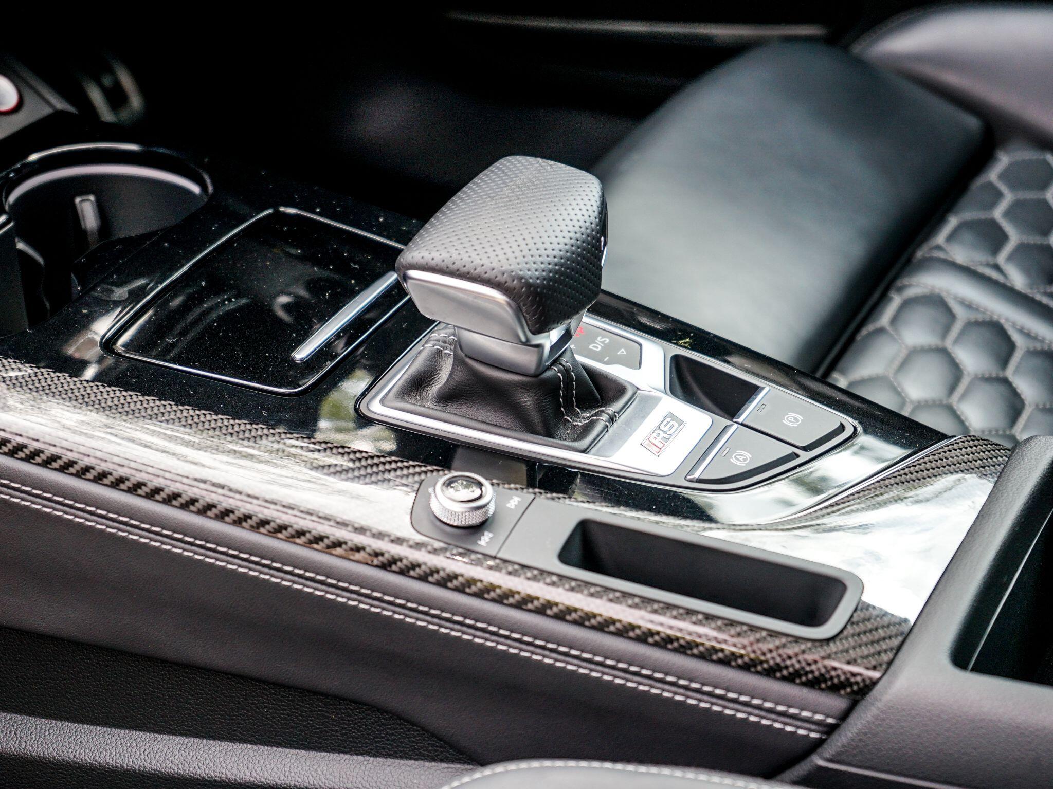 Audi RS4 Avant view 23
