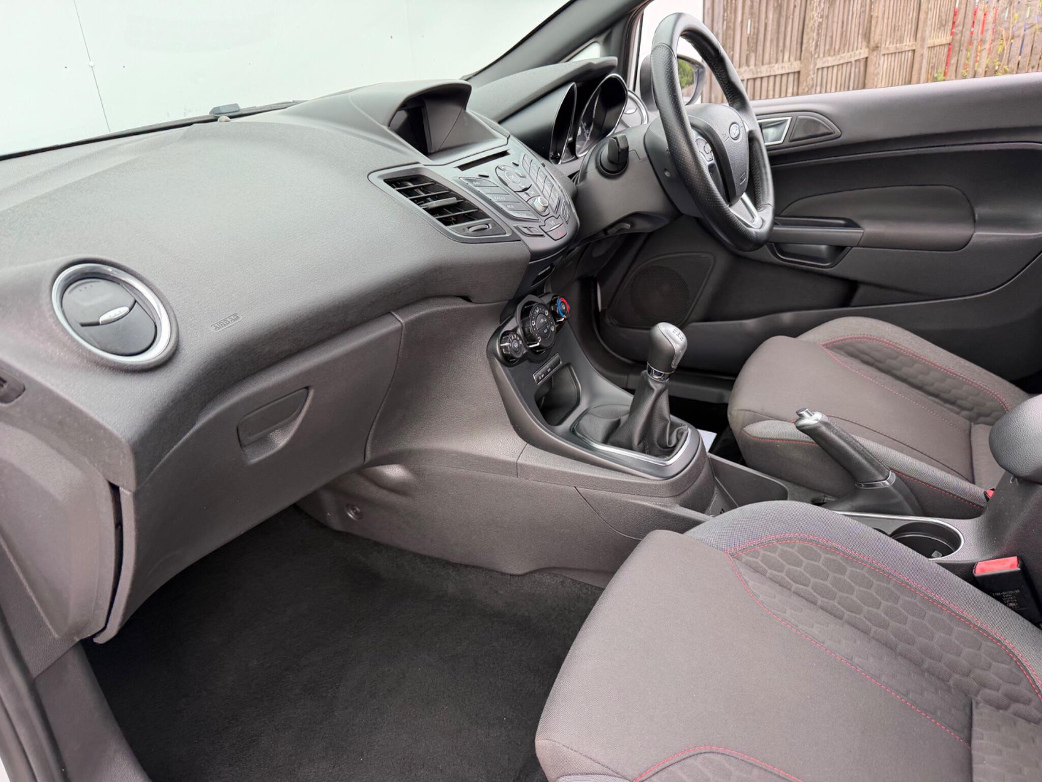 Ford Fiesta view 24