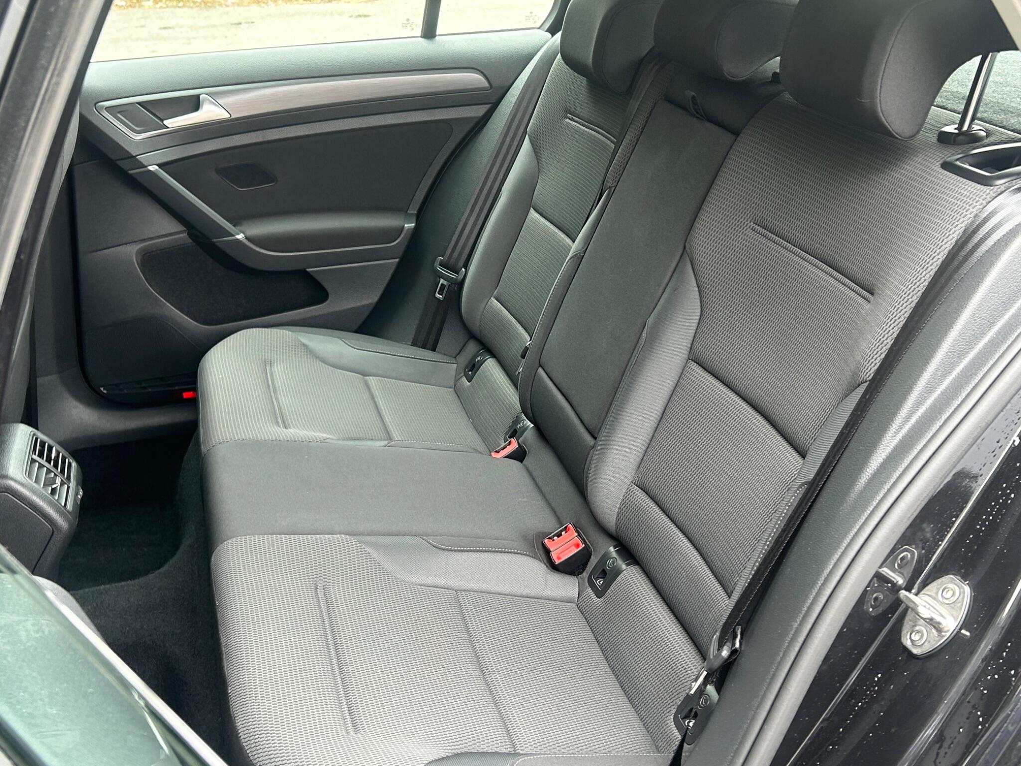Volkswagen Golf view 21
