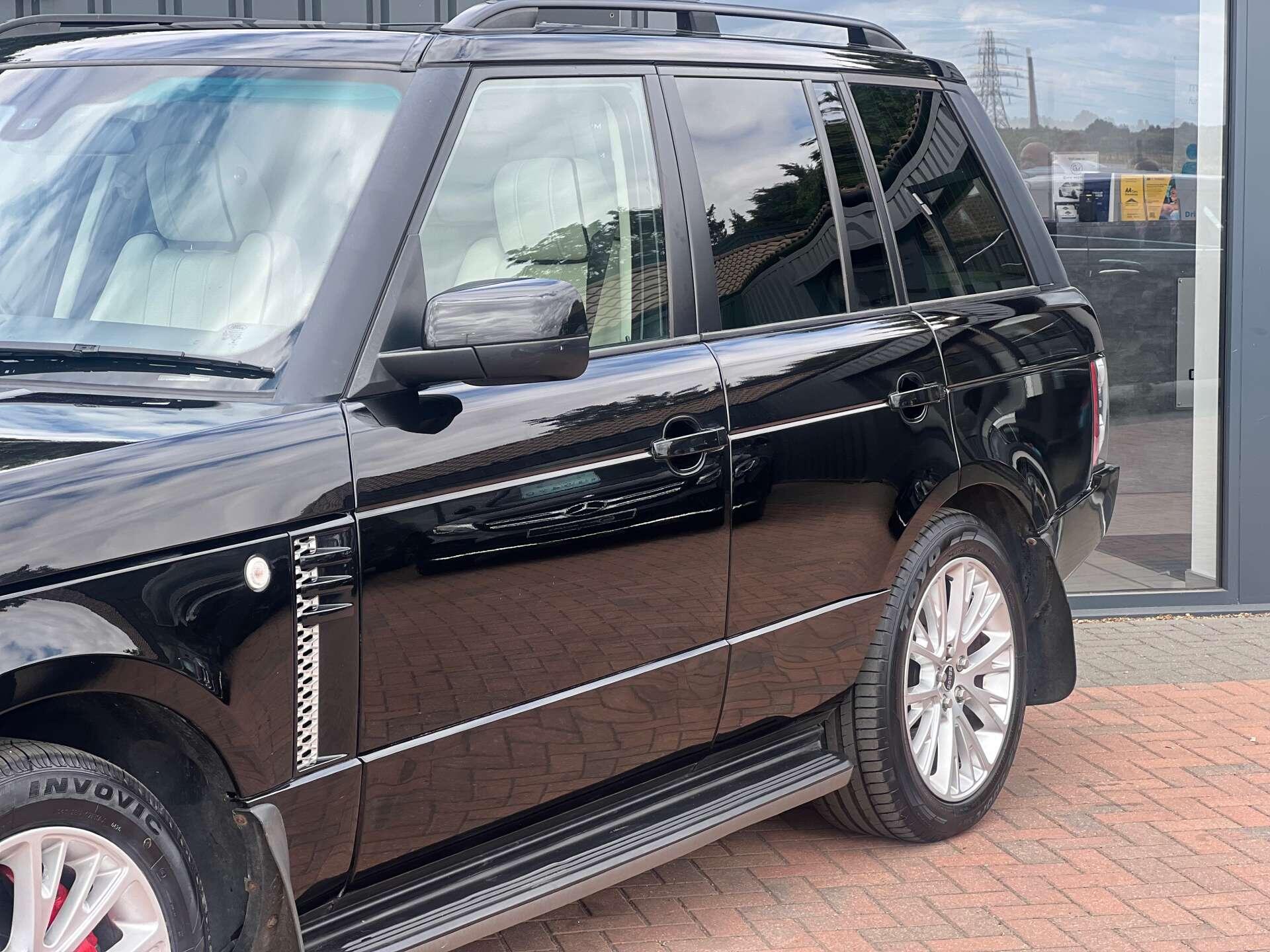 Land Rover Range Rover view 4