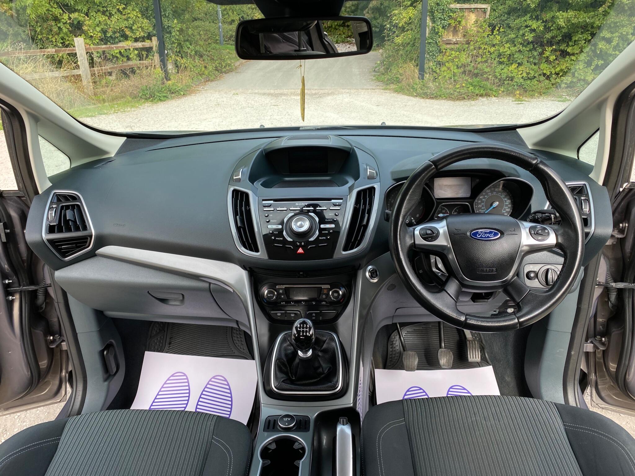 Ford Grand C-Max view 19