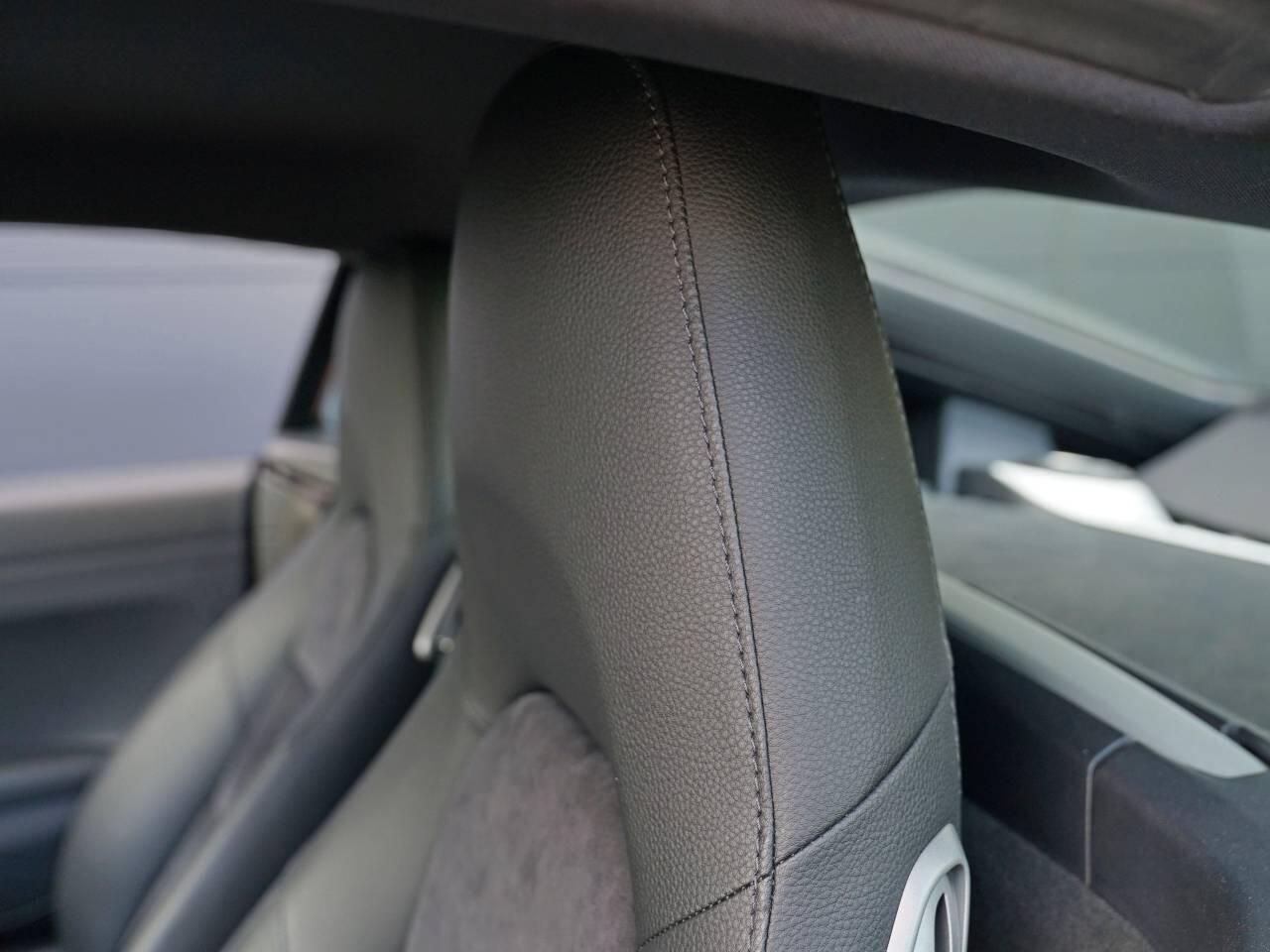 Porsche Cayman view 16