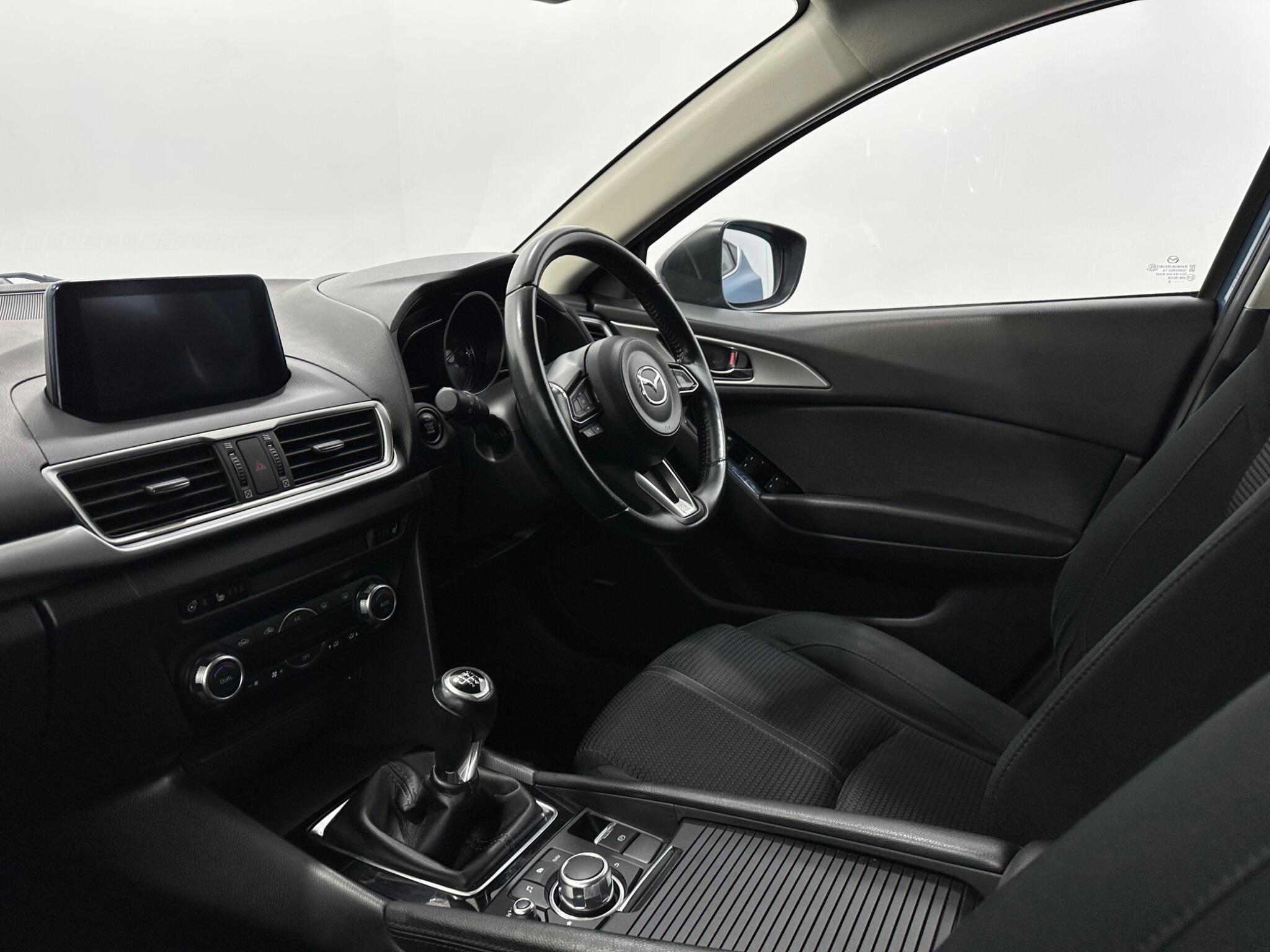 Mazda Mazda3 view 31