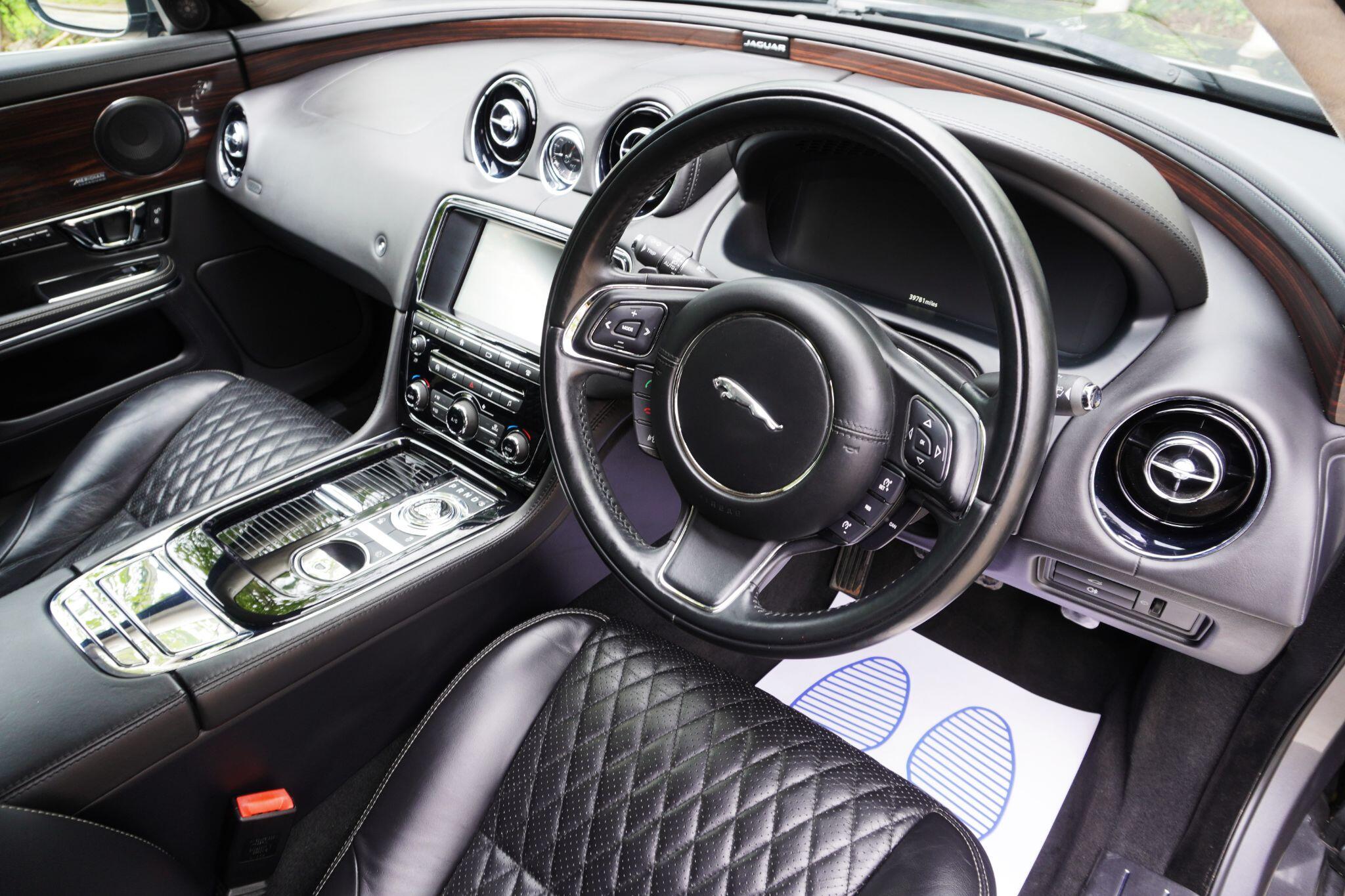 Jaguar XJ view 11