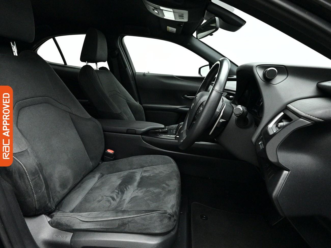 Lexus Ux view 13