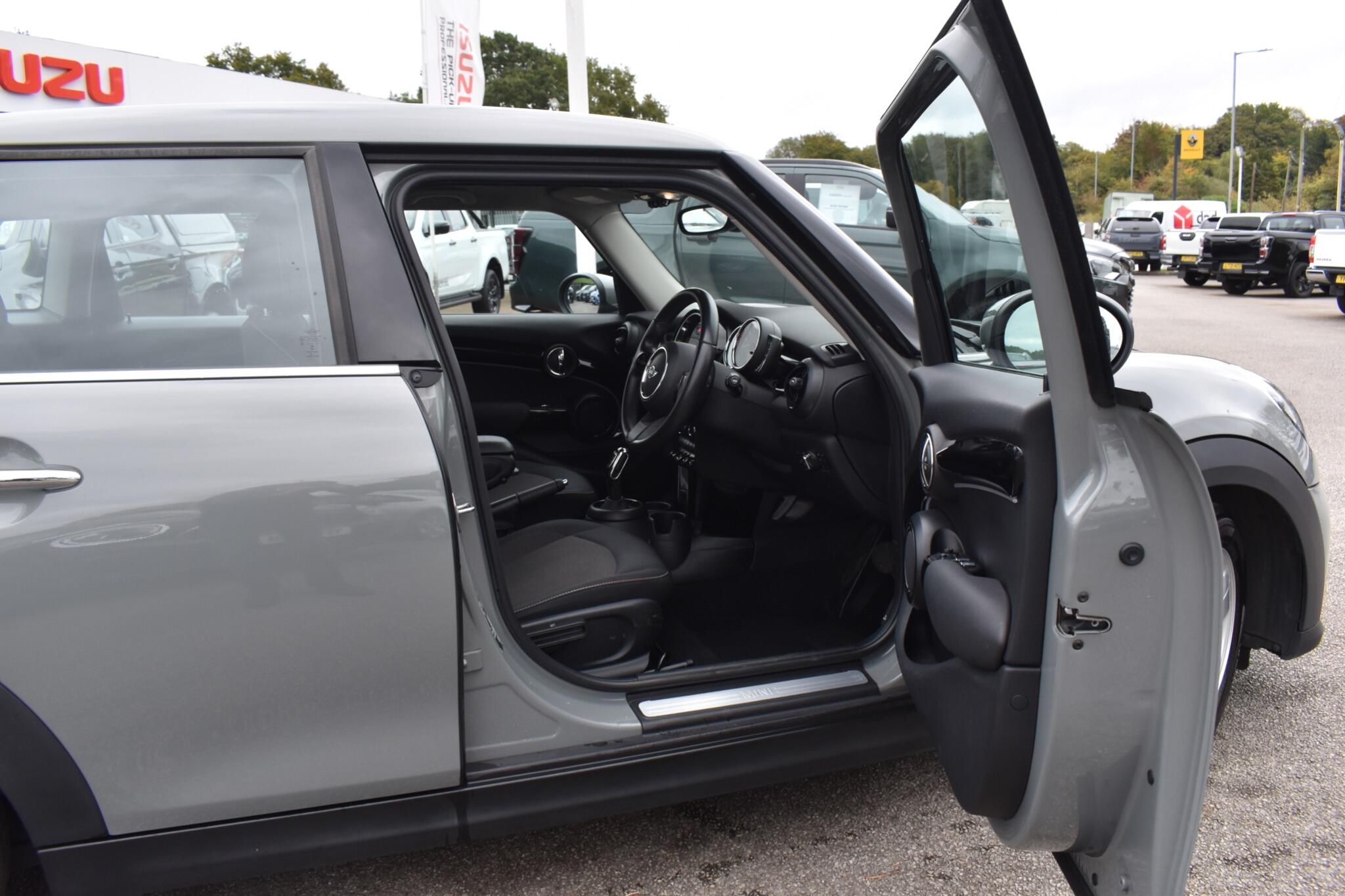 Hatch - 1.5 Cooper Classic Steptronic Euro 6 (s/s) 5dr - Image 7