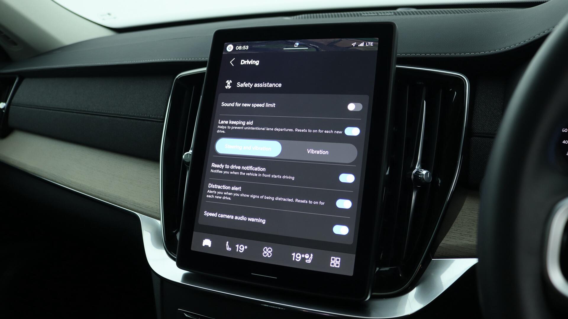 Volvo XC90 view 38