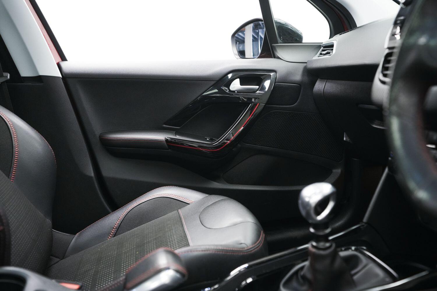 Peugeot 2008 view 17