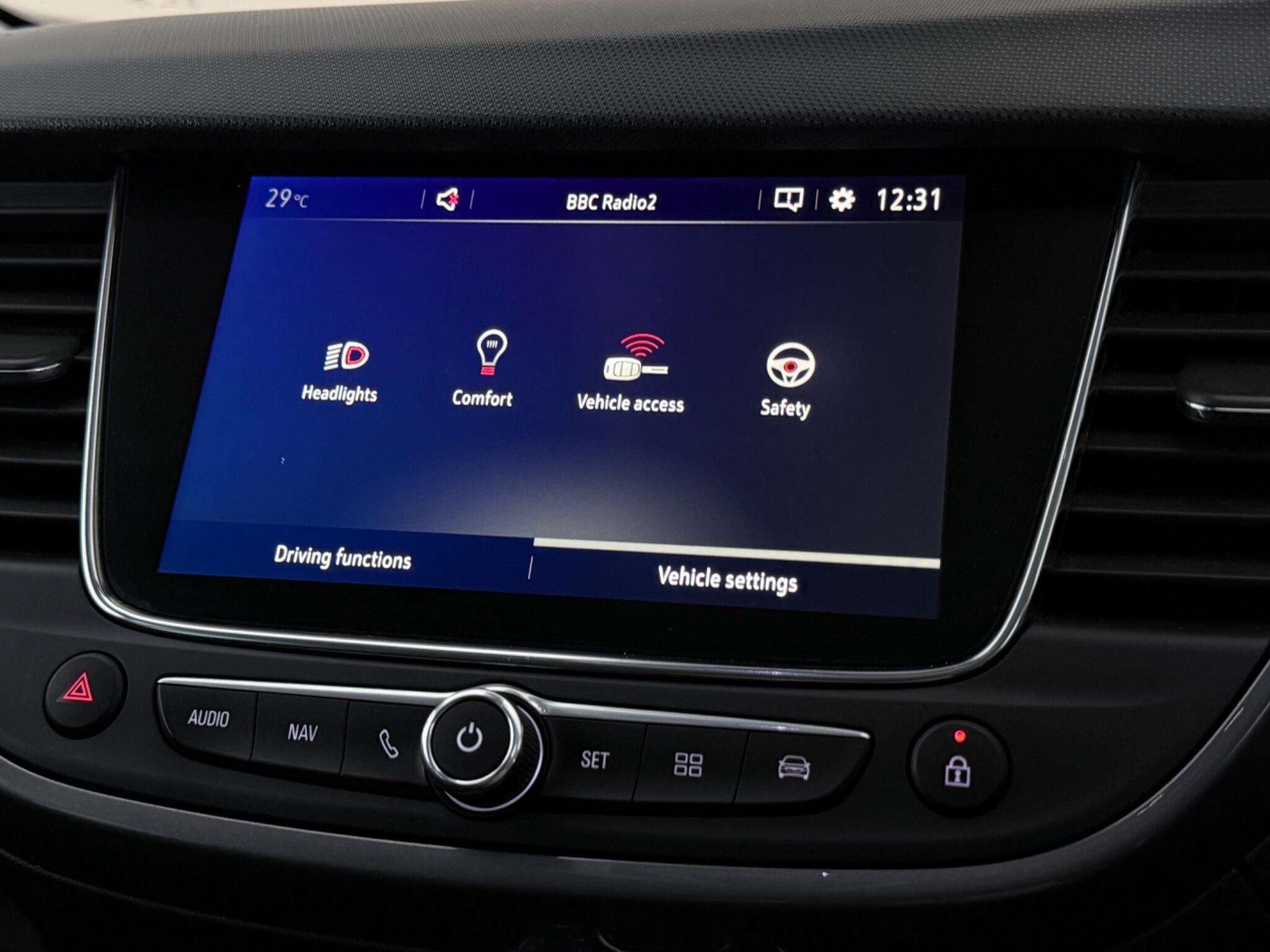 Vauxhall Crossland X view 25